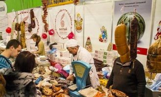 Что не так в этой фотке? Червяк Джим продаёт мясо на рынке, и что?