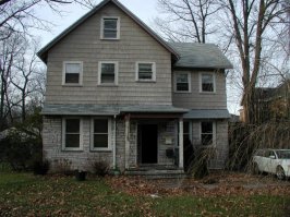 Или вот дом конца 19 века до ремонта и после: