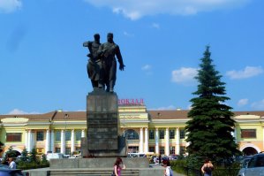 На привокзальной площади Еката. Все называют - под варежкой)))