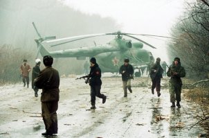 Погибли все.

14 декабря 1994 боевая потеря вертолета Ми-8Т №27 325-го овп (в/ч 62978, Егорлыкская). Пара Ми-8 п/п-к Лесков - к-н Мальков, под прикрытием пары Ми-24В, выполняла задание по доставке груза продовольствия передовой колонне войск. Около н.п. Новый Шатой вертолет был обстрелян с нескольких направлений огнем стрелкового оружия и произвел вынужденную посадку на дорогу в занятом противником районе. Экипаж вступил в бой с окружившими подбитую машину боевиками, в результате перестрелки командир эскадрильи п/п-к Лесков Николай Александрович (похоронен в Новочеркасске 18.12.94) и штурман эскадрильи к-н Шаплыгин Олег Юрьевич (Борисоглебское ВВАУЛ-87, похоронен в Ростове 17.12.94) погибли на месте, а раненый борттехник л-т Девятков Сергей Александрович (Кировское ВАТУ-90, похоронен в Екатеринбурге) попал в плен и позже был убит. 

***

Из другого источника.

Командующий авиацией Сухопутных войск генерал-полковник авиации Виталий Егорович Павлов: "14 декабря 1994 года при выполнении боевой задачи по обеспечению боевых действий 76-й воздушно-десантной дивизии произошло боевая потеря вертолёта Ми-8Т авиации СКВО, пилотируемого экипажем в составе подполковника Лескова Н.А., лётчика-штурмана капитана Шаплыгина О.Ю. и бортового техника старшего лейтенанта Девяткова С.А.."3

Из описания боя: "В тот день его [подполковника Н.А. Лескова] экипаж выполнял задачу по перевозке сухих пайков для личного состава 76-й воздушно-десантной дивизии. На аэродроме в Беслане вертолет Ми-8Т был полностью загружен продуктами питания и, поднявшись в воздух, взял курс на Самашки, где находились десантники. Транспортный вертолёт сопровождали две боевые винтокрылые машины Ми-24, одной из которых управлял офицер Лактионов."4

Командующий авиацией Сухопутных войск генерал-полковник авиации В.Е. Павлов: "При подходе к району боевых действий [между Самашками и н.п. Новый Шарой] 76-й ВДД вертолёт был обстрелян из стрелково-пушечного вооружения и гранатомётов. Вертолёт получил повреждения. Экипаж произвёл вынужденную посадку на территории противника (1,5 км от линии соприкосновения войск)."5

Из описания боя: "Командиру экипажа подполковнику Николаю Лескову перебило осколками левую руку и ногу. Бортовому технику старшему лейтенанту Сергею Девяткову оторвало левую ногу. Летчику-штурману капитану Олегу Шаплыгину. к счастью, повезло - ни царапины. Осколками был повреждён двигатель и система управления вертолёта, который, завалившись на бок, стал падать на землю. Но экипажу всё же удалось посадить его на асфальтированную дорогу, пролегающую через лес."6

На земле

Из описания боя: "Шаплыгин, вытащив командира из кабины, перетянул жгутом его раненую ногу. Девятков, потеряв сознание, лежал в салоне. И тут послышались выстрелы. Лётчики, заняв круговую оборону, стали отбиваться, но силы были слишком неравными.
- Где же Лактионов? - недоуменно смотрел в небо Лесков.
Тем временем экипажи двух боевых вертолётов Ми-24, в распоряжении которых были пулемёты, неуправляемые ракеты и прочее вооружение, поспешно развернулись и ушли в сторону Беслана, бросив товарищей в беде."7

Подполковник Сергей Заикин из 325 овп: "Они продержались минут пятнадцать. Шаплыгину снайпер попал в правый глаз, а раненого Лескова боевики добили."8

Из описания: "Едва она [машина] успела коснуться земли, как к ней примчались вооруженные до зубов люди, а также представители международного Красного Креста и иностранные журналисты. На глазах у последних, под стрекот кинокамеры раненого [Девяткова] начали избивать ногами и таким вот "оригинальным" способом затолкали на носилки."9

Судьба ст.лейтенанта Сергея Александровича Девяткова

бортовой техник ст.лейтенант Сергей Александрович Девятков
Из рассказа матери Сергея: "14 декабря 1994 года при выполнении боевой задачи был сбит вертолет Ми-8, на котором бортмехаником был наш сын. Командир экипажа и лётчик-штурман погибли, а наш сын тяжело ранен и переправлен в больницу Ачхой-Мартана, где ему была сделана операция - ампутация правой нижней конечности до уровня верхней трети бедра. На следующий день он был перевезён в госпиталь г. Грозного, где и скончался от полученной травмы. Самое страшное в этой трагедии ещё одно предательство. Вы думаете, что нам, родителям, сообщил кто-либо об этом, да ни за что. О ранении сына мы узнали от приятелей совершенно из другого города, т.к. сами не всегда смотрели телевизор и слушали радио, большое спасибо материнское журналистам, передавшим все подробности о гибели сына на телевидении и радио. Что стоило добраться до штабов, чтобы хоть что-либо узнать конкретнее. В части сына нам ответили, что "ст. лейтенант С. Девятков "сидит" в Моздоке", хотя со времени трагедии прошло 4-5 дней. Я бы поняла, что мы далеко от них, но ведь там, рядом с ними, находилась его жена, но её тоже никто не нашел нужным поставить в известность.

Мы сами дозвонились до лечащего врача из Ачхой-Мартана, где была сделана операция, и до госпиталя г. Грозного, где нам сообщили о том, что "наш сын умер и его труп находится в морге". Всей этой информацией мы обеспечили руководство Сергея. Дальше потянулись часы, дни и ночи ожиданий, просьбы, требования доставить труп. Нервы на пределе. На имя Президента, Грачева, на имя командующего авиацией объединенной группы войск Павлова отправлены множественные телеграммы, телефонные звонки в Думу С. Юшенкову.

Спустя несколько дней после смерти по линии связи генерал-майор Иванников В.П. нам сообщил, что сын наш, к счастью, оказался жив, но следы его из госпиталя затерялись. Опять крутится колесо - где же он? И снова междугородние звонки, телеграммы. Тогда же мы и узнали, что из себя представляет "известный миротворец" С. Ковалев, отсиживавшийся в дудаевских бункерах. На просьбу военных посодействовать в розыске С. Девяткова он ответил, что, "де мол, русские бьют чеченцев, а я ещё и должен помогать им кого-то искать". Бог ему судья, если он есть на самом деле. Для поиска были подключены все силы (так, по крайней мере, нас заверили). Сами же мы ежедневно обзванивали все госпиталя, управления КК и КП российского, международного, но увы... никаких следов.

А ларчик открывался просто. Следы были и их было более, чем достаточно, но ими, видимо, никто не хотел себя обременять, так: 19, 27.12.94 г. - переговоры по телефону бывшего прокурора Чечни У. Имаева с генералами, с С. Юшенковым о том, что необходимо вывезти труп С. Девяткова и еще одного тяжелобольного офицера (это из записок журналиста, которые он передал в Комитет Солдатских Матерей). Кроме того, санитарки морга сами неоднократно звонили в Моздок. Был анонимный звонок к нам из Пятигорска, в ответ на нашу просьбу оказать помощь в поисках сына. Откликнулась женщина-беженка, которая подтвердила смерть Сергея, а об этом ей поведал шофер, которые перевозил Сергея из Ачхой-Мартана - "парень, которого я вчера привез, умер сегодня утром".

А поиск продолжается. Только 20.01.95 г. среди ночи раздался звонок генерал-полковника Павлова, который сообщил нам, что "сын наш кремирован". Муж на это сообщение соответственно попросил "доставить нам всё то, что осталось" после кремации в соответственно оформленном виде, на что Павлов ответил, что "весной приедешь и наметешь сколько будет угодно".

После такого сообщения мы с дочерью выехали в станицу Егорлыкская, по месту службы сына, где нам сказали, что "предпринимаются попытки для доставки останков трупа".

Из справки: В морге 1 горбольницы длительное время находилось большое количество трупов (порядка 600) как с той, так и другой сторон. С 3.05.95 года морг под контролем российских войск. Вывезти трупы не представлялось возможным: здание морга было заминировано, дабы избежать надругательств!!! над трупами."10 10 января в морг попал снаряд и находившиеся там тела сгорели. Сергей похоронен на Широкореченском кладбище в г. Екатеринбурге.