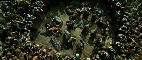 Гладиус имел ромбовидную форму клинка и являлся по сути -колющим оружием, основная тактика легиона сводилась к умению держать строй, основным оборонительным средством был щит.Пока стояла стена щитов количество и вооружение варваров не имело значения,отдельный варвар мог обладать каким угодно супербупер мечом и быть невероятно храбрым и сильным -"продавливая" легионера вглубь строя он получал молниеносный удар ромбовидным клинком (способным пробивать кольчуги)от соседнего легионера в подмышечную впадину ..и каре центурии подмяв еще дергающийся труп "героя" продвигалось вперед