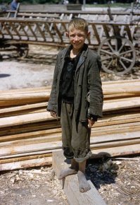 Такой хрени не было...Я сам родился и жил в СССР...А было так.