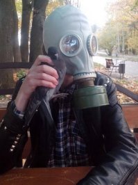 Утро. Ты проснулась, а я уже принес тебе голубя.
Белого голубя с красными глазами. Толстую пернатую птицу.
Завтра не забудь насыпь зерна, 
Будет радоваться маленький животик!
Вспоминай меня! Вспоминай меня! 
Вспоминай меня! 
Вспоминай меня! 
Вспоминай меня!