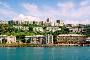 В России тоже есть. Вот например. Холмск, Сахалин. Гулять там реально тяжело.:)