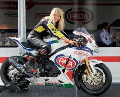 Анна Флемонтова

Единственная в России семикратная чемпионка по мотокроссу, на счету которой около сотни достаточно известных фильмов и сериалов, начиная с 90-х годов. В «Ночном дозоре», например, она выполняла все трюки за всех женщин – и блондинок, и брюнеток, и толстых, и высоких, в том числе дублировала Жанну Фриске, о чем узнала только после выхода фильма. Представьте себе, Анне даже не говорили, кого именно она подменяет в тех или иных сценах!
На съемочных площадках ей приходилось делать все, но, по ее словам, прыгать на мотоцикле через взлетающий вертолет оказалось куда легче, чем просто «красиво гореть в кадре». «Мои любимые роли – это бабки и бомжихи, мне это удается гениально, особенно бабки, которых, например, машина сбивает. А бабка на мотике – так это вообще, по-моему, шарм еще тот!» – смеется она.