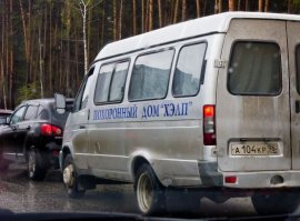 Сумасшедший и непревзойденный кладбищенский юмор