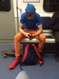 просто едет с работы/на работу

интересно, в таких ботах удобно на доске то?!