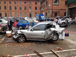 Вот здесь тоже водитель микроавтобуса потерял сознание, правда досталось всего одному автомобилю. (самого автобуса нет на фото). Я помню компания-владелец автобуса погашала ущерб, но на добровольной основе. А так, все что сверх лимита ОСАГО должен был платить водитель автобуса.