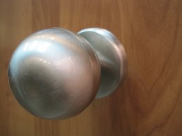 Какой-то ху..й занимается народ. Лишь бы денег распилить.
Пусть откроет такую ручку