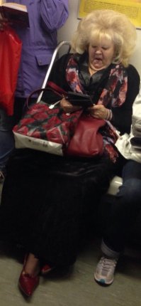 Я эту тётку знаю! И знаю где она работает! Часто её там вижу.