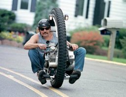 если бы он еще не закрывал обзор, а в такой позе далеко не уедешь