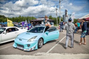 Симпатичная девушка Мария и ее 500-сильный Mitsubishi Lancer Evo