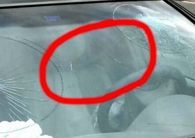 Вот причина почему подушки сработали. А Водитель с пассажиром пробили лобовое головами.
Как я и предположил - ремень был застёгнут за сиденьем.
Зачем меня внизу заминусили неразобравшись , непонятно