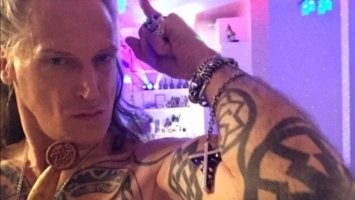 на Харотьяна похож.