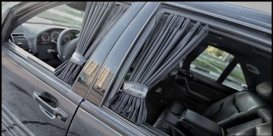 Торжественные и печальные шторы на стеклах делают любой автомобиль катафалком.
Чаще- внешне, реже - по факту, при недостатке обзора