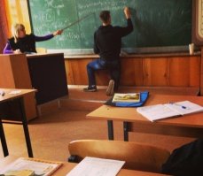 - Лом. Хотите изучить навигацию на отлично?
- Хочу.
- Тогда пойдете со мной в кругосветное плавание на парусной яхте.