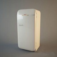 "Восхитительный дизайн" до сих пор пашет у меня на работе в количестве 12 (!) штук!!! Периодически замораживается молоко на нижней полке...