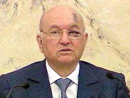 ЮРИЙ ЛУЖКОВ
7 февраля 2007 г. тогдашний мэр Москвы Ю.Лужков пришел на заседание правительства Москвы со ссадиной на лбу и фонарем под глазом. Еще одна жертва горных лыж: как сообщил чиновникам Юрий Михайлович, "скоростной спуск на горных лыжах привел к некоторым изменениям моего облика". Учитывая, что на тот момент ему было уже на 70, могло быть и хуже.