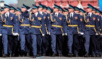 Кто в теме, на третьей фотке ВВС? Очень похожа форма на наших советских авиаторов. Всегда очень нравилась!
