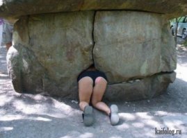 Автобус на узкой горной дороге в Южной Дакоте