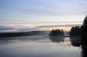 Билеты и трансфер до места стоит не дорого... приехал с палаткой и хавкой и наслаждаешься природой и видами.... Можно и туром поехать ... но это не то...Захотелось обратно в город - уехал...Все зависит только от вас самих....
Но если честно то северная Карелия мне больше по душе...