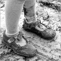 Бородулин- покорил! Типаж!
Но, вот ,не было детской ортопедической обуви на " липучках"!!! Подделка черно- белая!!