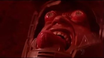 В детстве в 90-е когда смотрел, эти моменты даже ставил на паузу, это казалось ультра-реалистично-шедеврально!)