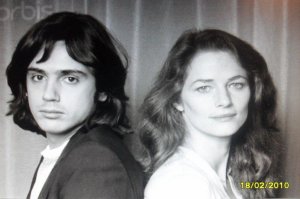 Тот случай, когда ты знаешь актрису только из-за того, что когда-то был фанатом Жарра! :)