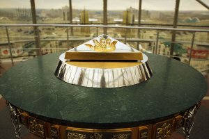 В Астане тоже есть кнопка. Если ее включить, то ресурсы страны будут принадлежать народу. Но что-то контакт не работает...