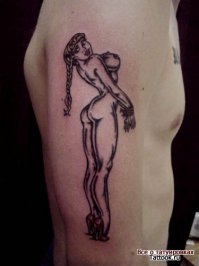 17 татуировок с обнаженными фигурами, за которые зацепился бы ваш взгляд