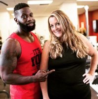 зашел на сайт достал фотку, любуйтесь.

Это она и тренер похудели на 26 КГ за 4 месяца. (теперь смотрим на первую фотку поста, результат есть, но надо продолжать...)