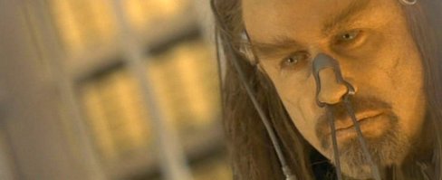 К теме Захарченко.
Есть такой фильм "Поле битвы - Земля".
Так вот.
Там тот, кто жаждал много золота, остался с ним, запертым в хранилище за решёткой))
там был финал