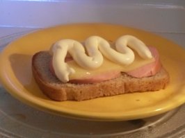 Столько возни из-за одного бутера?.. Пацанский бутерброд выглядит так)