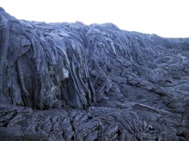 И вторая пичалька. :) Внимательно смотрим на лаву. 

Для наглядности - недавно застывшая.  Не замечаешь тех самых характерных форм?? Складчатостей, :) блинчиков и плюшек ???? 

А теперь добавим немного эрозии от выветривания, где-то от дождей (где осадков много), где-то от воды - где ущелья с речками. :) :) 

И вспомним, что форма застывающей магмы офигеть как зафисит - во первых из-за отверстия (трещины в коре), во вторых из-за внутренней температуры и состава лавы (он разный в разных регионах) и в третьих из-за давления с которым она вытекает. (холод и влажность тоже вносит свои коррективы - не суть, это уже мелочи). 

:). И получим-те самые красивые штуки. Без инопланетьян, атомной волны и прочего бреда. :). Дальше лень искать - но если покопаться - то как раз многогранники, вертикальные выщербины - как на первых фото, и прочее - в первую очередь наблюдается именно на островах с вулканами. :) :).  Остальное - просто подразрушенное то-же самое.