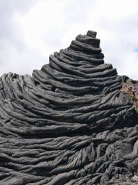 И вторая пичалька. :) Внимательно смотрим на лаву. 

Для наглядности - недавно застывшая.  Не замечаешь тех самых характерных форм?? Складчатостей, :) блинчиков и плюшек ???? 

А теперь добавим немного эрозии от выветривания, где-то от дождей (где осадков много), где-то от воды - где ущелья с речками. :) :) 

И вспомним, что форма застывающей магмы офигеть как зафисит - во первых из-за отверстия (трещины в коре), во вторых из-за внутренней температуры и состава лавы (он разный в разных регионах) и в третьих из-за давления с которым она вытекает. (холод и влажность тоже вносит свои коррективы - не суть, это уже мелочи). 

:). И получим-те самые красивые штуки. Без инопланетьян, атомной волны и прочего бреда. :). Дальше лень искать - но если покопаться - то как раз многогранники, вертикальные выщербины - как на первых фото, и прочее - в первую очередь наблюдается именно на островах с вулканами. :) :).  Остальное - просто подразрушенное то-же самое.