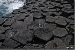 А теперь пичалька. Смотрим на фото. Аххххх. откуда-же такие формы. :) Ой, а это подножие вулкана.  Или хитрые инопланетьяне, чтобы замаскироваться часть породы скидывали около вулканов?