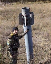 Пустая болванка после использования Смерча, кассеты разлетаются в воздухе, болванка летит дальше и падает.