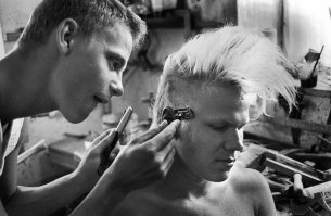 Не....в Швеции к парикмахеру не пойду,  и сам он стремный и инструменты его странные...