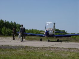 Вот этот Дельфин (не знаю индекса) по-моему симпатичнее. В общем-то, всё ровно то же самое, но посадка не тандемная.