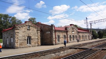 старый вокзал г. Миасс, уникальная отделка из миаскита - сорт грантита, встречающийся только в районе Миасса