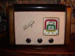 Винтажный CD-плеер 1959 г.в., к нему усилитель в видерадиоприёмника (1956 г.). Работают до сих пор.