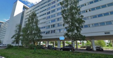 Ещё дом на ножках есть в Зеленограде, корп. 360. Правда там часть места между ножек занимают нежилые помещения, чё месту пропадать). Дом кстати длиной в пол километра.