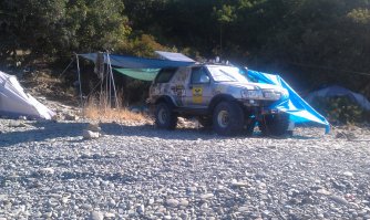 Когда я покупал свой Great Wall Safe в декабре 2007 года, 
он тоже стоил немного дешевле Приоры. :) 

До сих пор езжу. :)