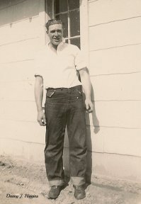 Прямо так и не одного? )
По-моему вот это сильно на джинсы похоже.. Подвернутые)