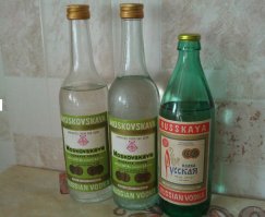 Вот водка 91-года, в 2014 году. Две бутылки тоже не долиты.
Совпадение?