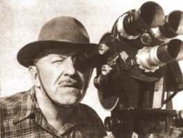 Давайте всё-таки не забывать, что Юрий Сенкевич, при всех его заслугах, принял программу после смерти её создателя - Владимира Адольфовича Шнейдерова.
Программа при нём называлась "Клуб кинопутешествий", при Сенкевиче - "Клуб путешественников", а не так, как написано в тексте поста.
А сегодня, если Вы захотите через Гугль найти фотографию Шнейдерова, то он выдаст Вам полтысячи фотографий Сенкевича.
Вот он, во время записи очередного выпуска, за кинокамерой, в экспедиции: