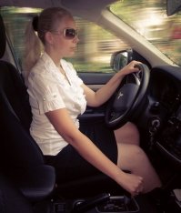 А фотограф рядом летит, в окно фоткает. Суперменом зовут.

Ну не считая ручки в положении "Р" и поднятого ручника.