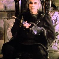 Очень интересный фильм
Смотрели в детстве затаив дыхание 
От страха порой местами подкладывая кирпичи соседу по ряду в кинотеатре