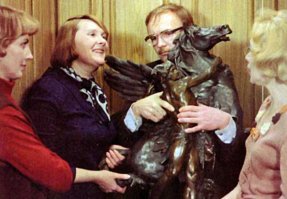 Конь всем коням маму делал!