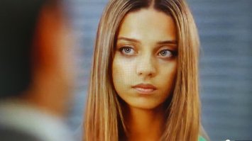 Кто нибудь знает как зовут эту актрису ???